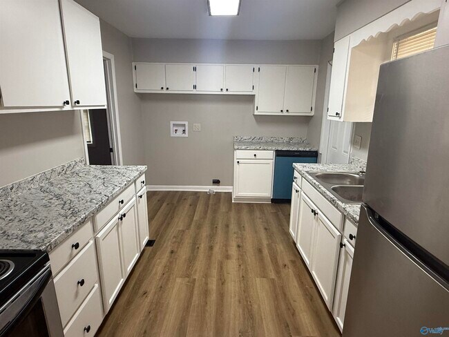 Building Photo - 3218 Fairacres Rd SW