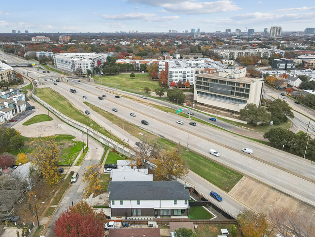 Building Photo - 2724 Hondo Ave