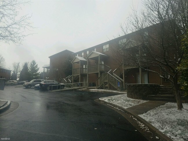 Building Photo - 3375 Cove Lake Dr