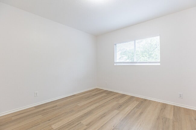 Building Photo - 228 Sophia Cir