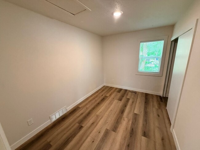 Building Photo - Updated 2-Bedroom Home with Oversized 1-Car Garage in Central Loveland