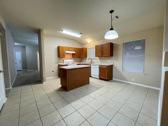 Building Photo - 376 Spruce Dr