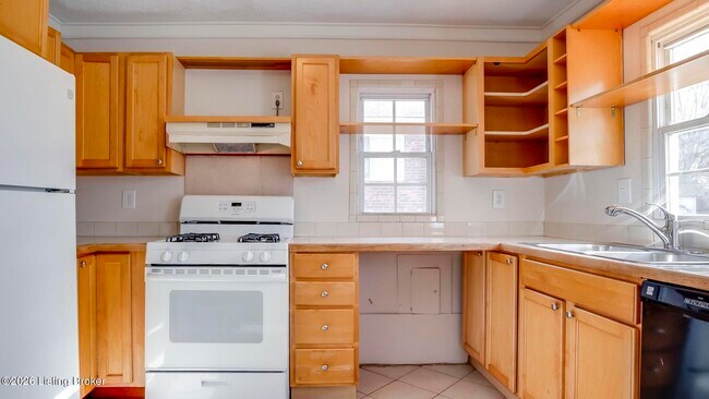 Building Photo - 3318 Van Winkle Dr