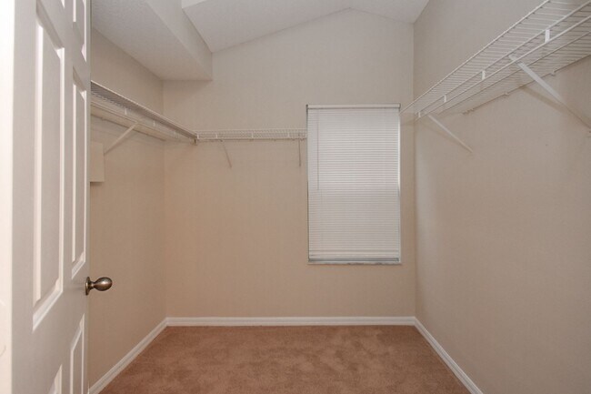 Building Photo - 10000 SW 52nd Ave