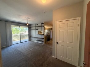 Building Photo - Beautiful 1 Bedroom Condo
