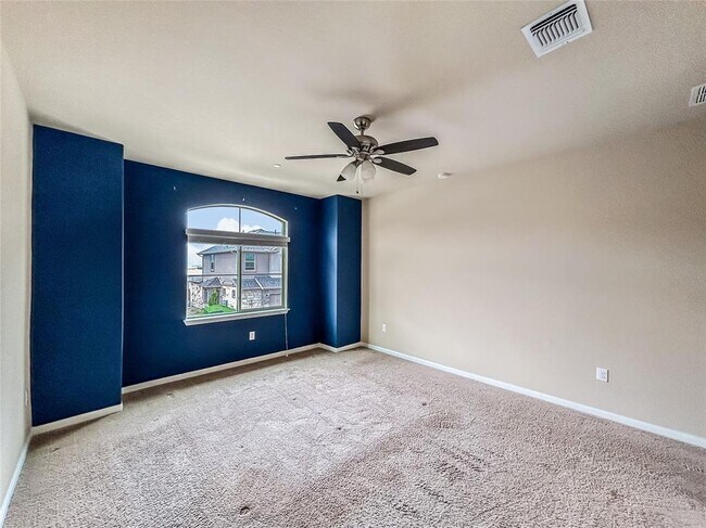 Building Photo - 2880 Donnell Dr