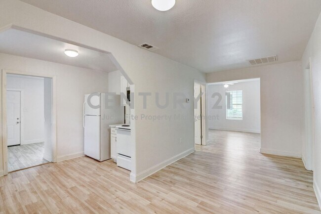 Building Photo - Cozy 3/1 in Fort Worth For Rent!