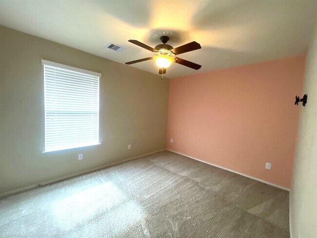 Building Photo - 20130 Breezy Oak Ct