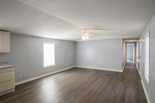 Building Photo - 351 Green Oaks Ct