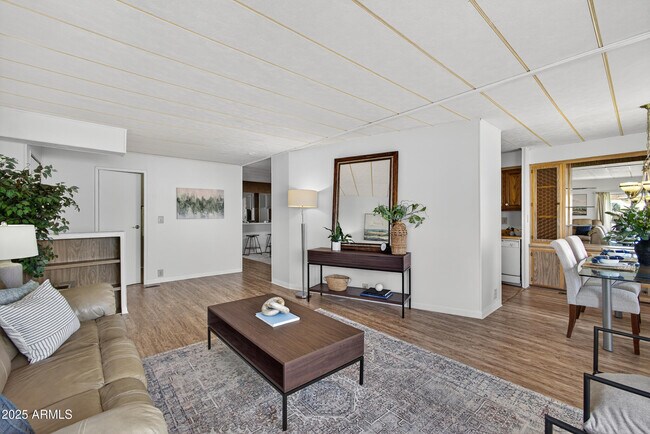 Building Photo - 5807 E Leonora St