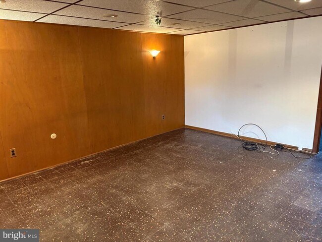 Building Photo - 1053 Taylor Dr