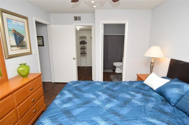Building Photo - 8718 Mallard Reserve Dr
