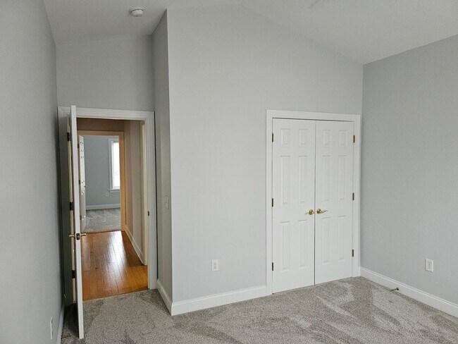 Building Photo - Southport - 3bedroom, 2 bath Townhouse