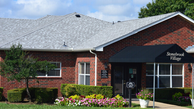 Building Photo - Stonebrook Village