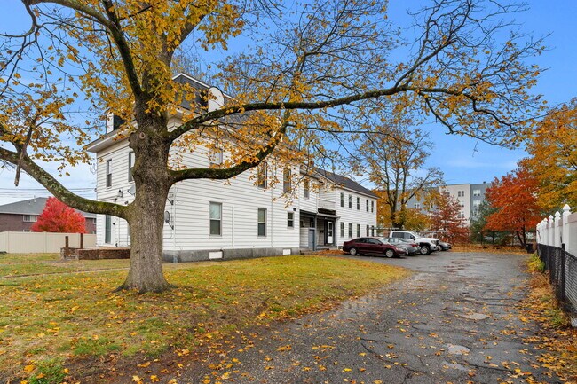 Building Photo - 1281 Middlesex St