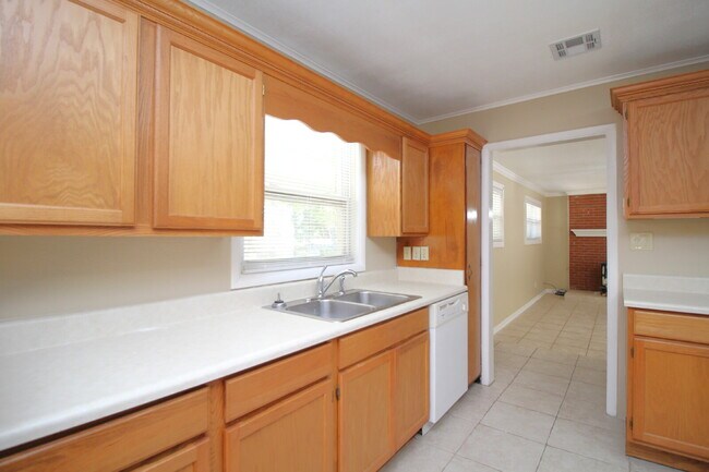 Building Photo - Northeast Pensacola Home- Entertainers Dream with Covered Deck & Fenced Backyard