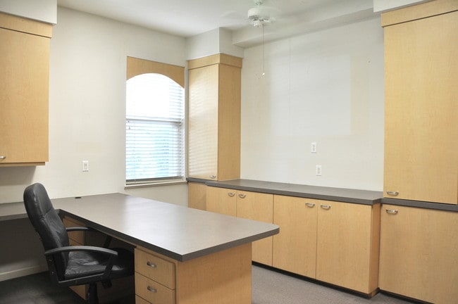Building Photo - 4040 8th Ln