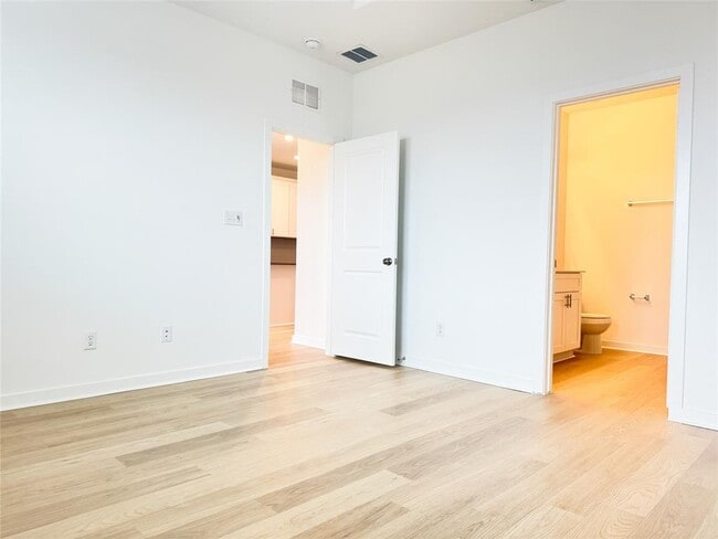 Building Photo - 368 Kapok St