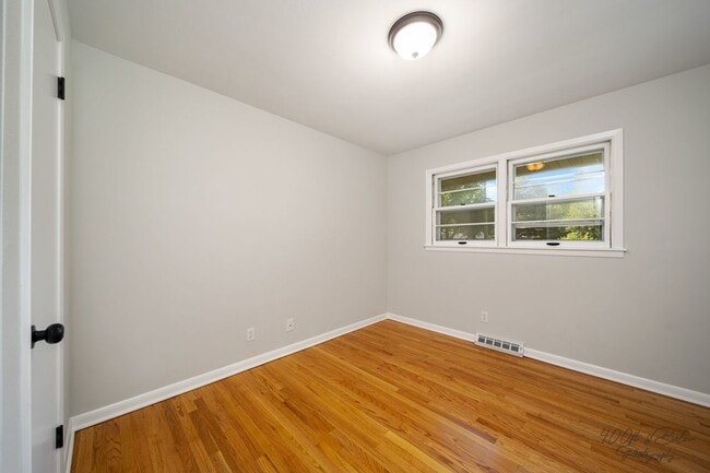 Building Photo - 4576 Pepper Dr