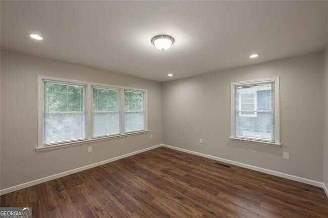 Building Photo - 257 Barfield Ave SW