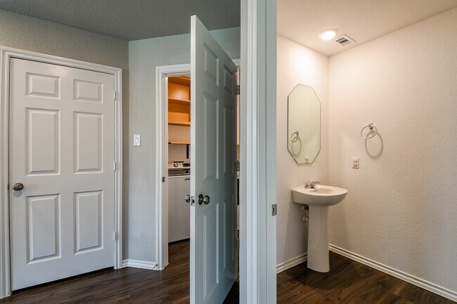 Building Photo - 11072 N Lake Mist Ln