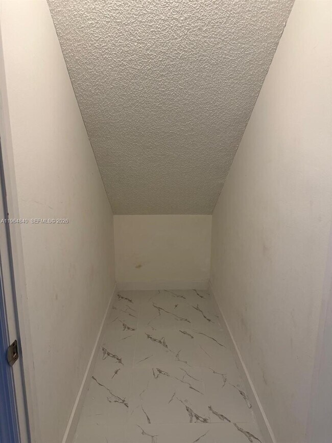 Building Photo - 10354 Fox Trail Rd S