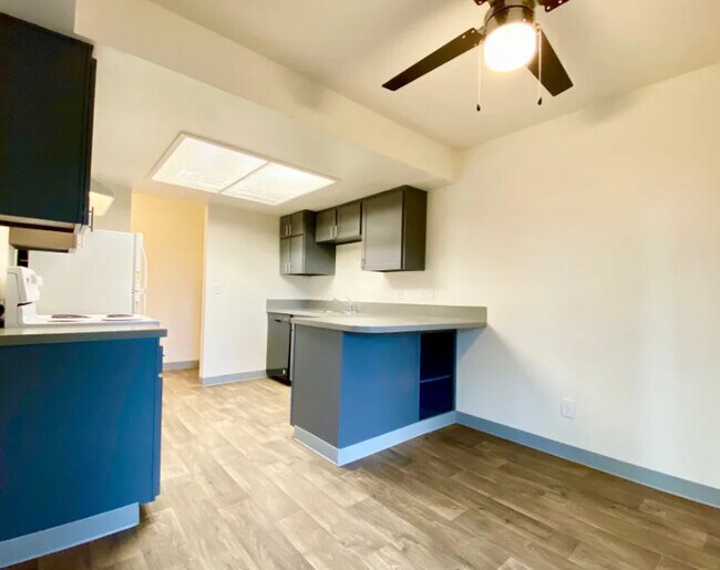 Building Photo - Wellington Estates