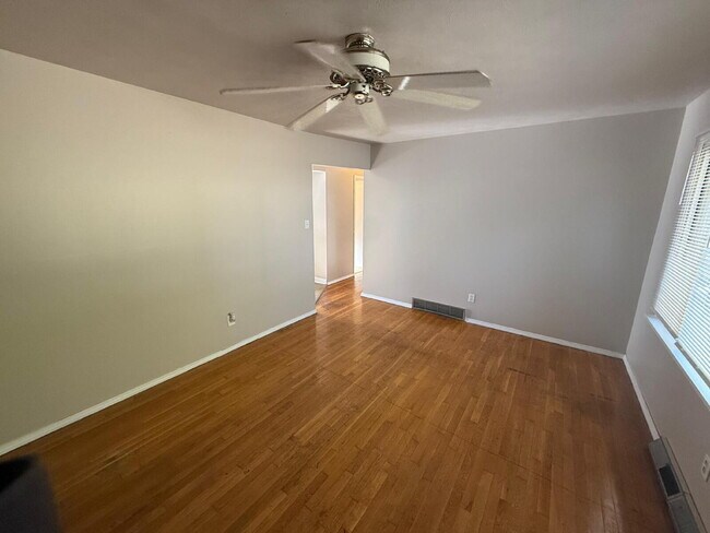 Building Photo - Spacious 3-Bed, 2-Bath Home for Rent in St...