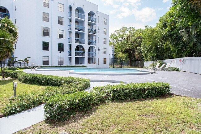 Primary Photo - 9460 Fontainebleau Blvd