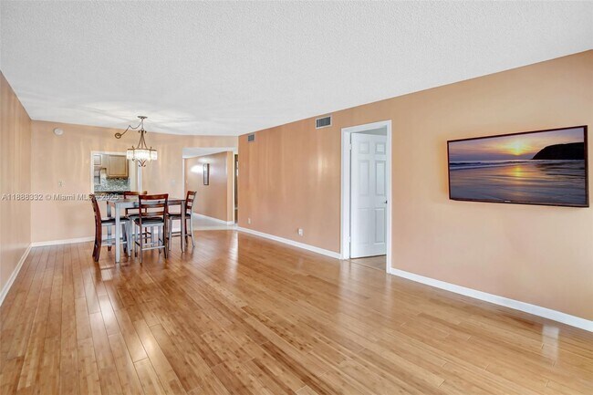 Building Photo - 8980 S Hollybrook Blvd