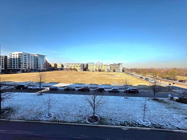 Building Photo - 737 Swann Ave