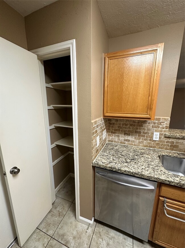 Building Photo - 12110 Bowsman Dr