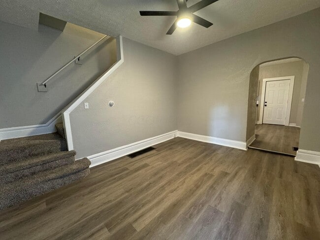 Building Photo - 99 Whitethorne Ave