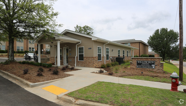 Primary Photo - Willow Run Apartments