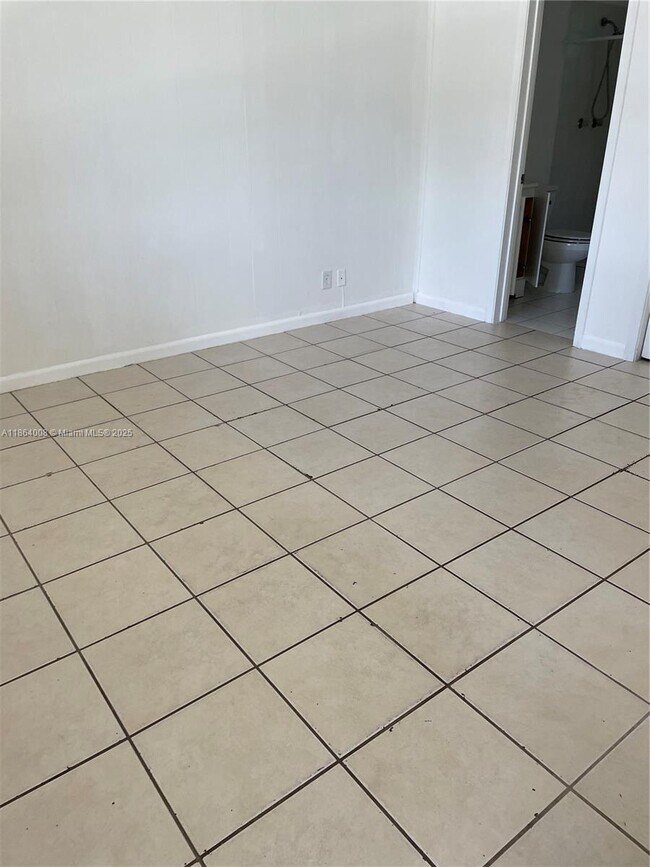 Building Photo - 1095 N 59th Ave