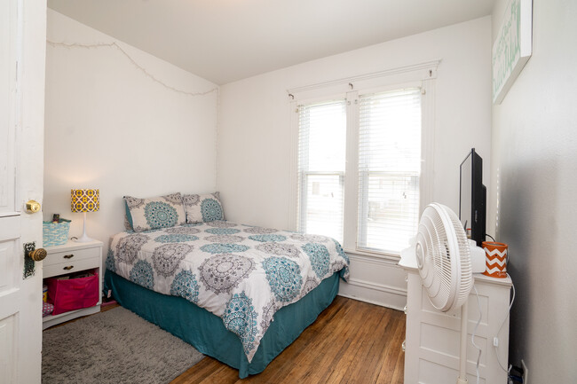 guest room - 803 W 20th St