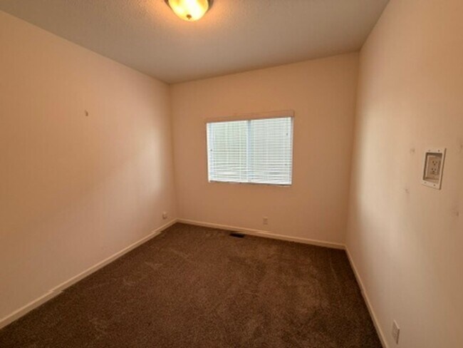 Building Photo - Stunning Modern Ranch for Rent near Lake F...