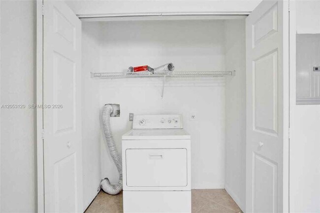 Building Photo - 2120-2122 Thomas St # 2122 HOLLYWOOD, FL 33020