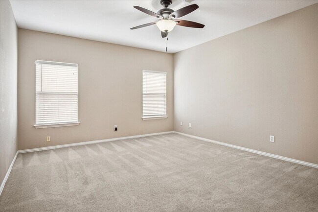 Building Photo - Awesome family home!