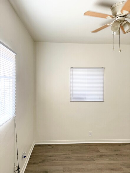 Building Photo - 1016 1/2 W 108th St