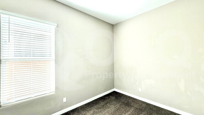 Building Photo - 40974 W Hillman Dr