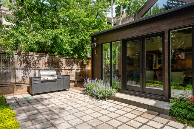 Building Photo - 109 N 2nd St