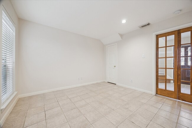 Building Photo - 2626 Commonwealth St