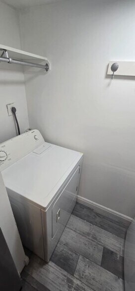 Building Photo - 530 S Park Rd