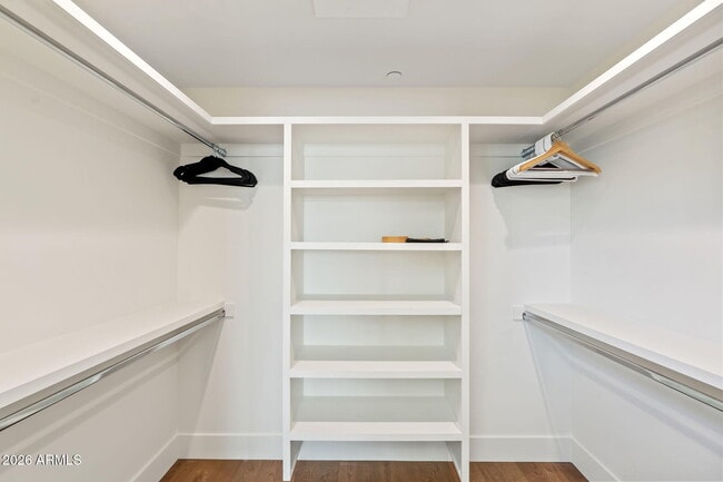 Building Photo - 6916 E 2nd St