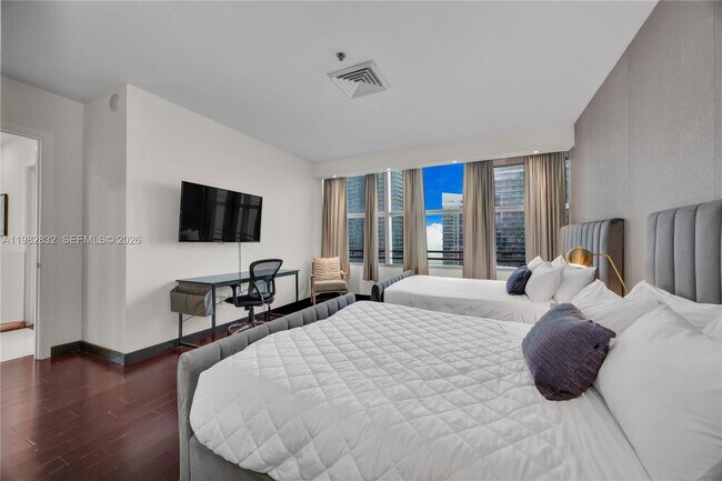 Building Photo - 1395 Brickell Ave