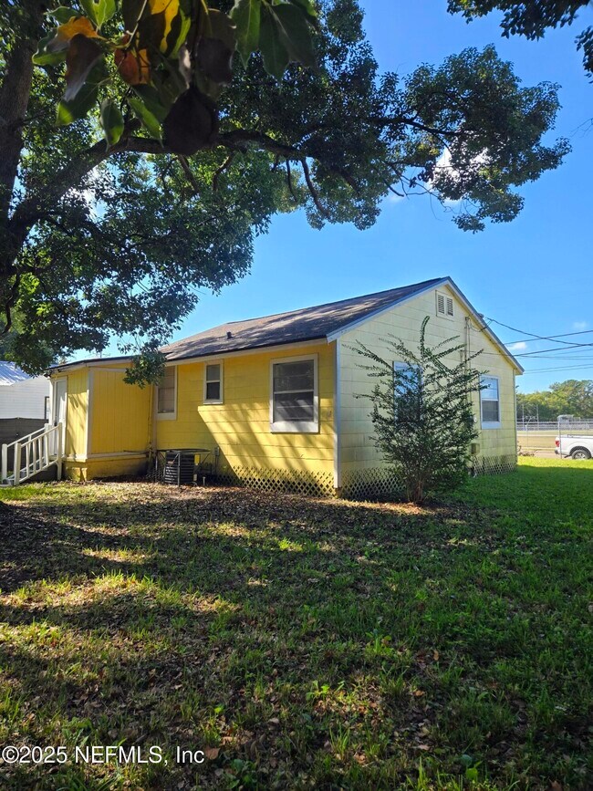 Building Photo - 1129 Melson Ave