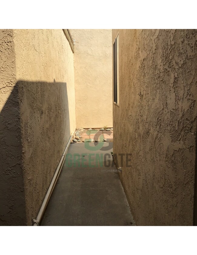 Building Photo - 941 Claremont Ct