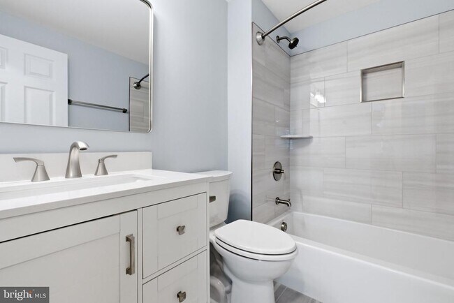 Building Photo - 2916 Montauk Ct