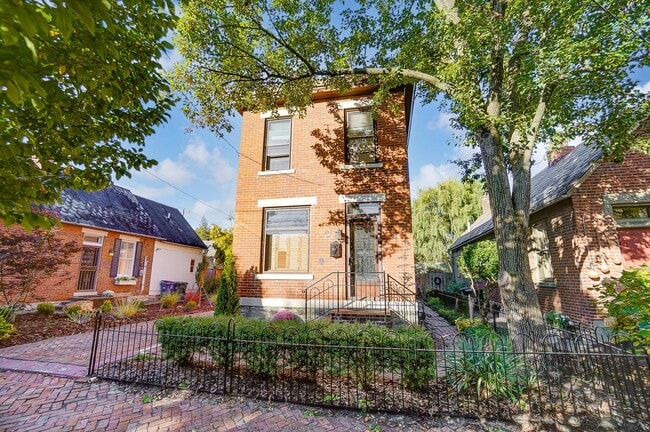 Building Photo - 557 S Grant Ave